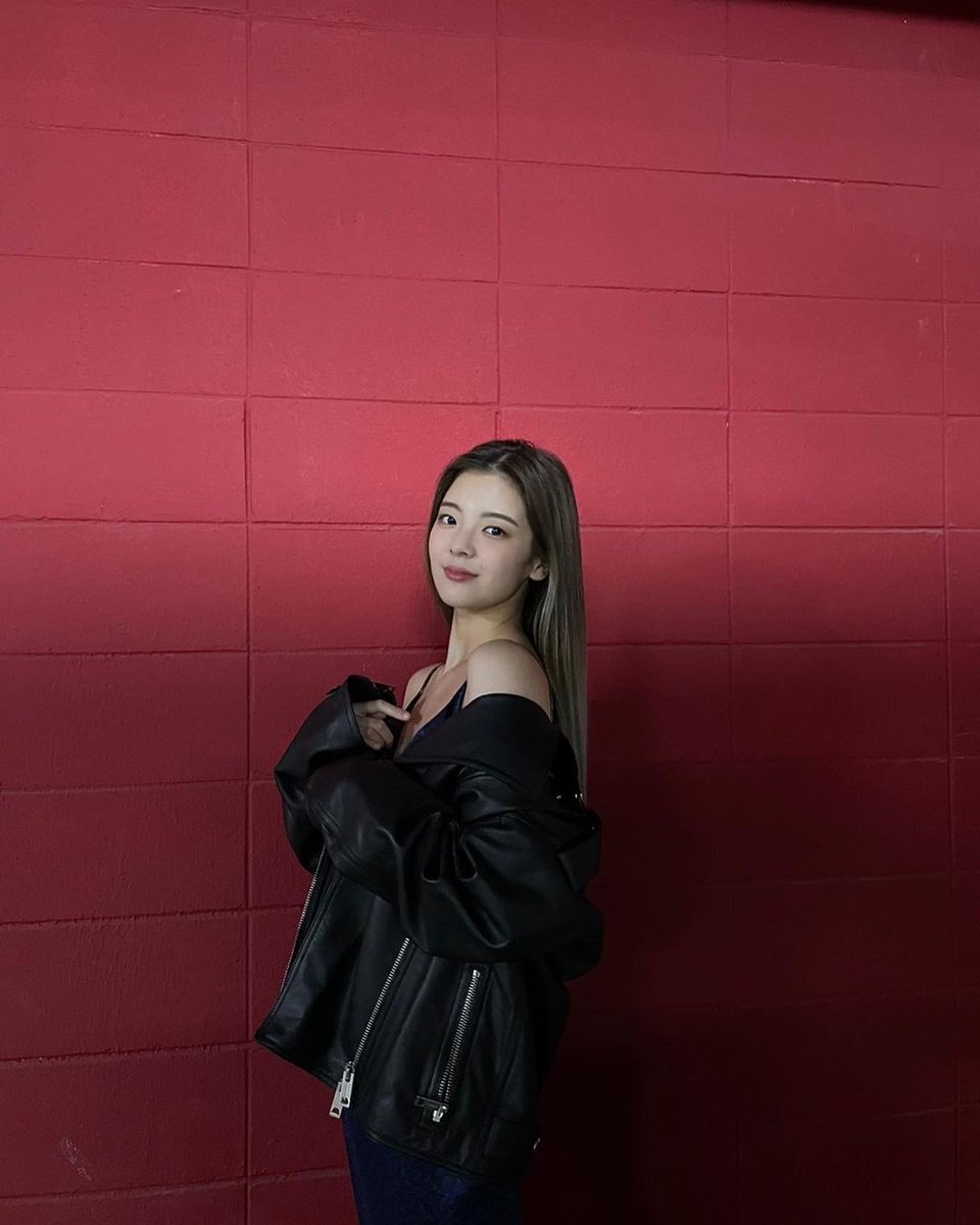 jiiszu's tweet photo. ㅤ
ㅤㅤㅤㅤ⎙↻Aline's upchar ✧・ﾟ｡↷
                          #아린시아의
ㅤ instagram update https://t.co/REbRNCOj6T