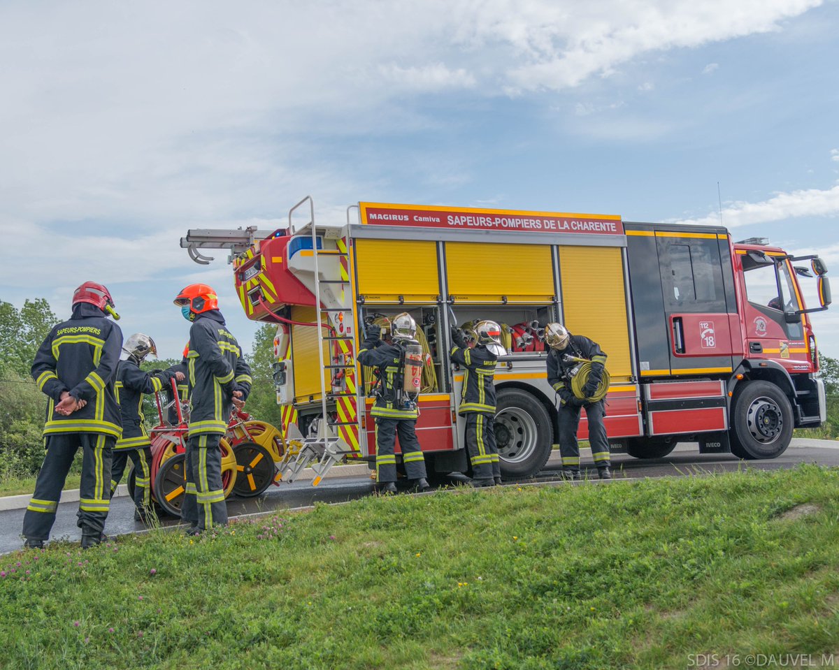 MaximeDauvel's tweet photo. formation #JSP au #CEISE Centre d'Entrainement et d'instruction à l'Incendie et au Secours du @SDIS16
@PompiersFR
📸@MaximeDauvel https://t.co/pXkKFIIERj