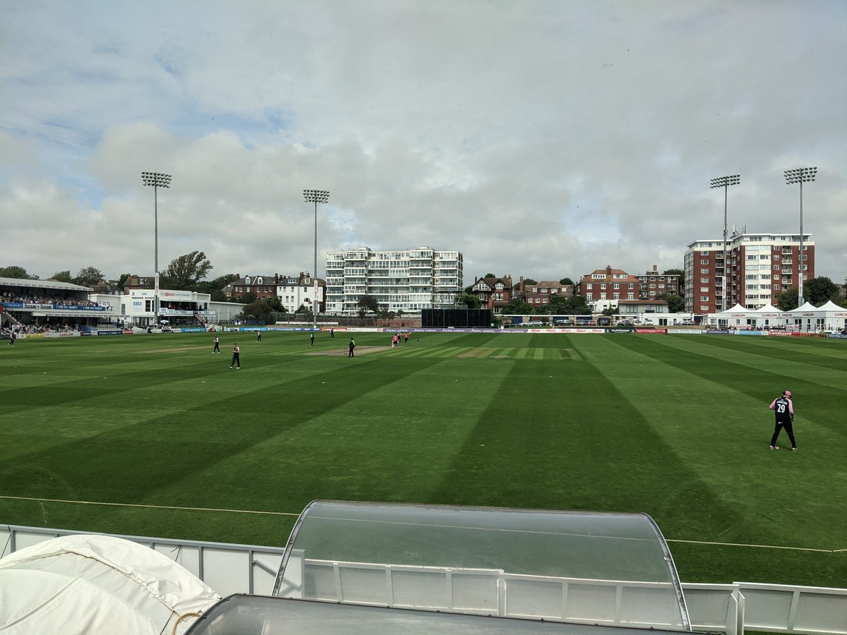 The <a href="/jjswifty/">Jason Swift</a> batting school flying out in the middle for <a href="/SussexCCC/">Sussex Cricket</a> as the ever popular <a href="/Ben_Brown26/">Ben Brown</a> joins <a href="/tomhainess/">Tom Haines</a> on a century - maiden List A tons for both. #bbccricket