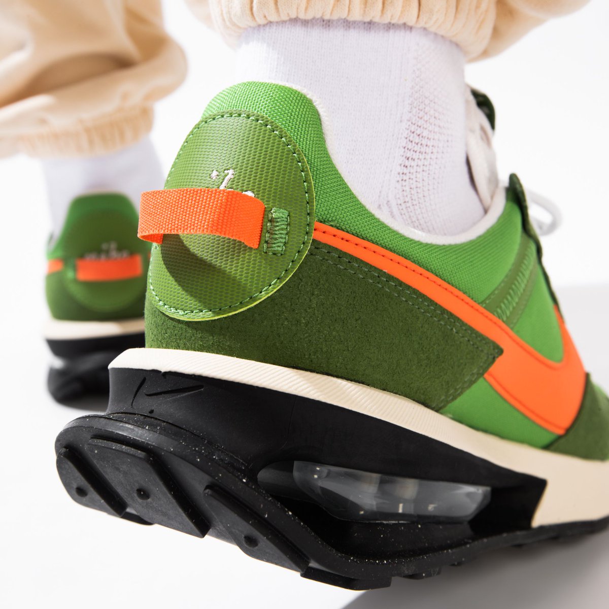 titoloshop's tweet photo. out now 🔥 Nike Air Max Pre-Day LX *Chlorophyll* are available online 📲 https://t.co/6jLtJfrTQ2
US 4 (36) - US 15 (49.5)
style code 🔎 DC5330-300
#titolo #airmaxpreday #preday #chlorophyll #titoloshop #airmax #nike https://t.co/AHkMhMz4xJ