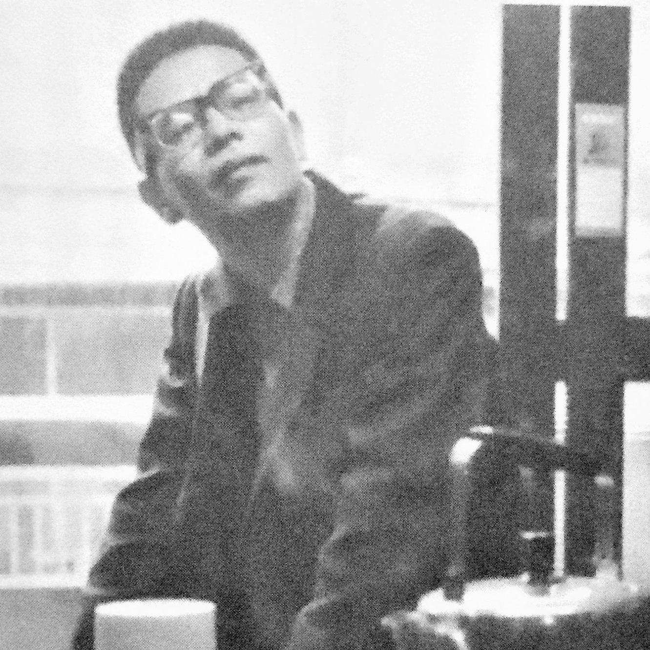 تويتر 福井宏明 ケセラセラなギター弾き على تويتر Sf新鬼太郎の単行本収録の質問コーナーで 自身の描いたキャラクター で好きなのは ねずみ男 と そっ歯 の男と水木先生は答えている そっ歯の男とは水木漫画でお馴染みのキャラであるが 水木先生は眼鏡