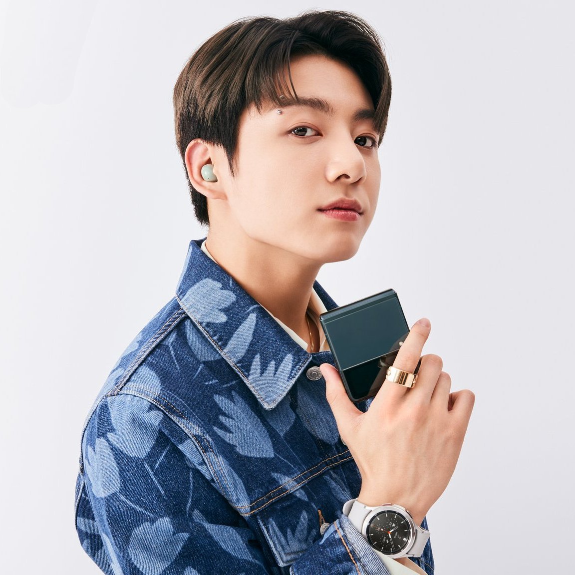 BIGHIT_INFO's tweet photo. BTS SAMSUNG MOBILE PRESS

• Jungkook https://t.co/wiKsrakklu