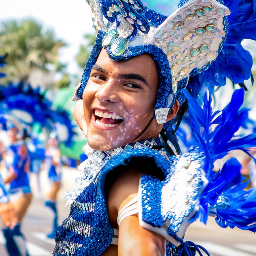 Celebramos a los #JóvenesDeCarnaval en su día, ellos son los grandes herederos de nuestras tradiciones, su vitalidad, alegría y pasión por el Carnaval de Barranquilla nos inspira. ¡Feliz #DíaInternacionalDeLaJuventud!😍🙌🏼👏🏼 

#CarnavalDeBarranquilla 
📸 @BeltranEdgar