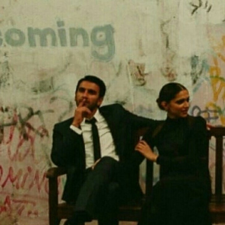 Lovelydutta6's tweet photo. This picture just feels sooo intimate for some reason. Also this is my favourite picture of them. π
May god protect these two π§Ώπ₯Ίπ
#9YearsOfDeepVeer https://t.co/rjSP7LsQhr