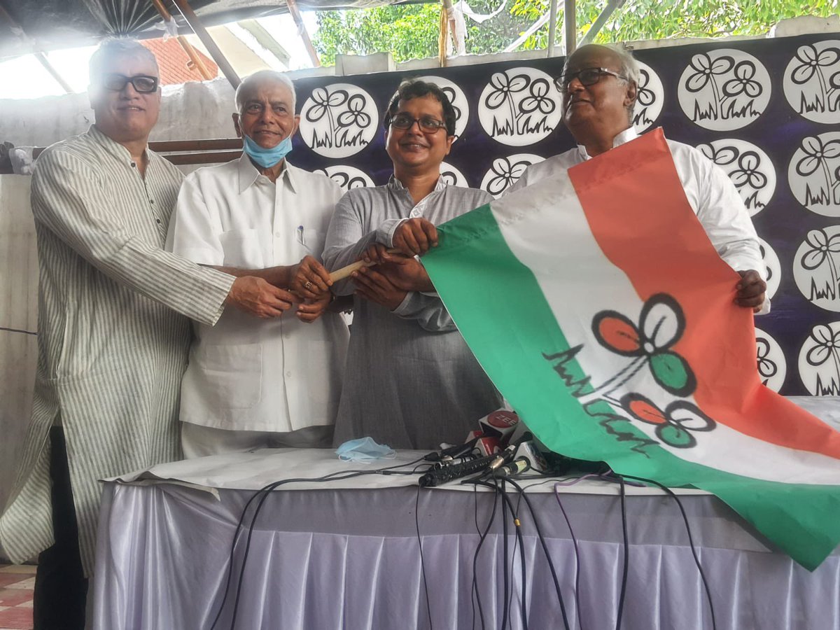 AITCofficial's tweet photo. Inspired by the indomitable spirit of @MamataOfficial, today @SaketGokhale joined the Trinamool family in the presence of @SaugataRoyMP, @YashwantSinha and @derekobrienmp.

We extend a very warm welcome to him! https://t.co/VjKs6bxG7M