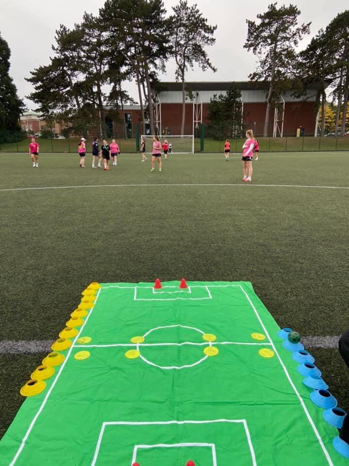 Matt_Jones7's tweet photo. If you are on a shoe-string budget you can find (in addition to Subbuteo of course) football rugs, mats or in my case a children’s duvet cover which serves the same purpose #MicroPitch... https://t.co/uGsnqe8aRS