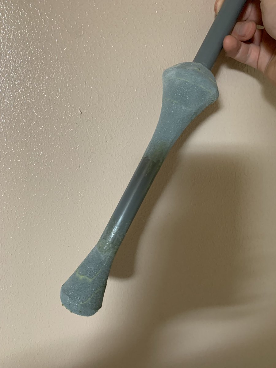 ModelingCosplay's tweet image. よく削り出ししてる造形師です😂
←before   after→
#コスプレ
#コスプレ造形