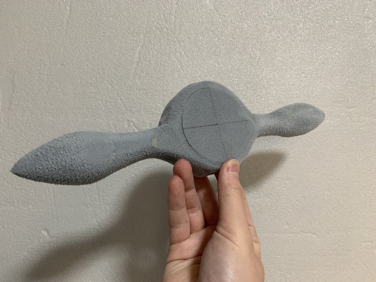 ModelingCosplay's tweet image. よく削り出ししてる造形師です😂
←before   after→
#コスプレ
#コスプレ造形