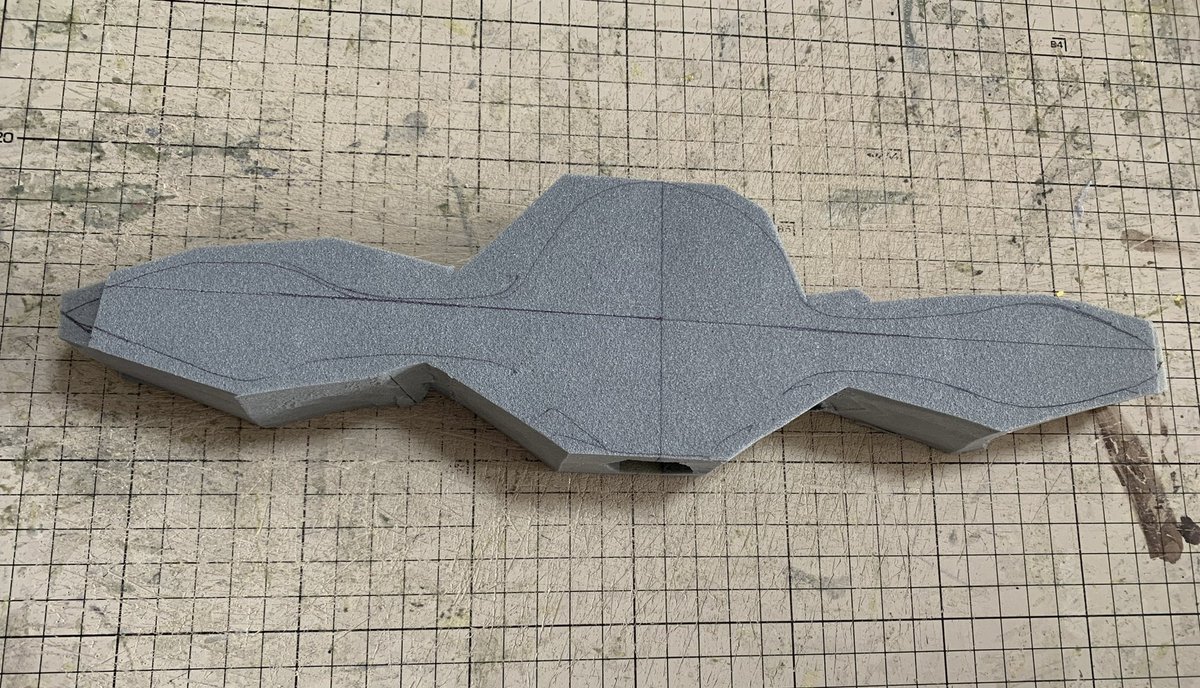 ModelingCosplay's tweet image. よく削り出ししてる造形師です😂
←before   after→
#コスプレ
#コスプレ造形