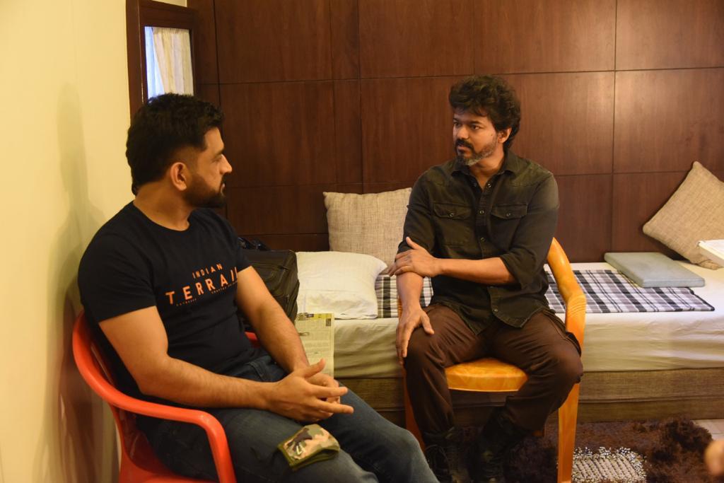 mhd_achi's tweet photo. #ThalapathyVijay
Cricket #Thala meets #ThalapathyVijay https://t.co/r38VdtqrjO