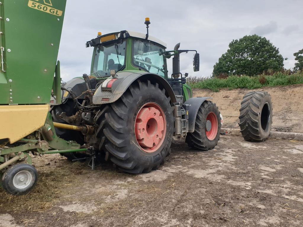 BushTyres's tweet photo. 710/75R42 @MichelinAgriUK AXIOBIB fitted on this @Fendt_UKIreland tractor by our Immingham #Bushmobile team to replace a flat tyre. Check out our range of #Michelin agricultural tyres here: https://t.co/OpgtwUNnAy
#michelintyres #agricultural #tyres #farming #axiobib https://t.co/r7Zo1weAE3