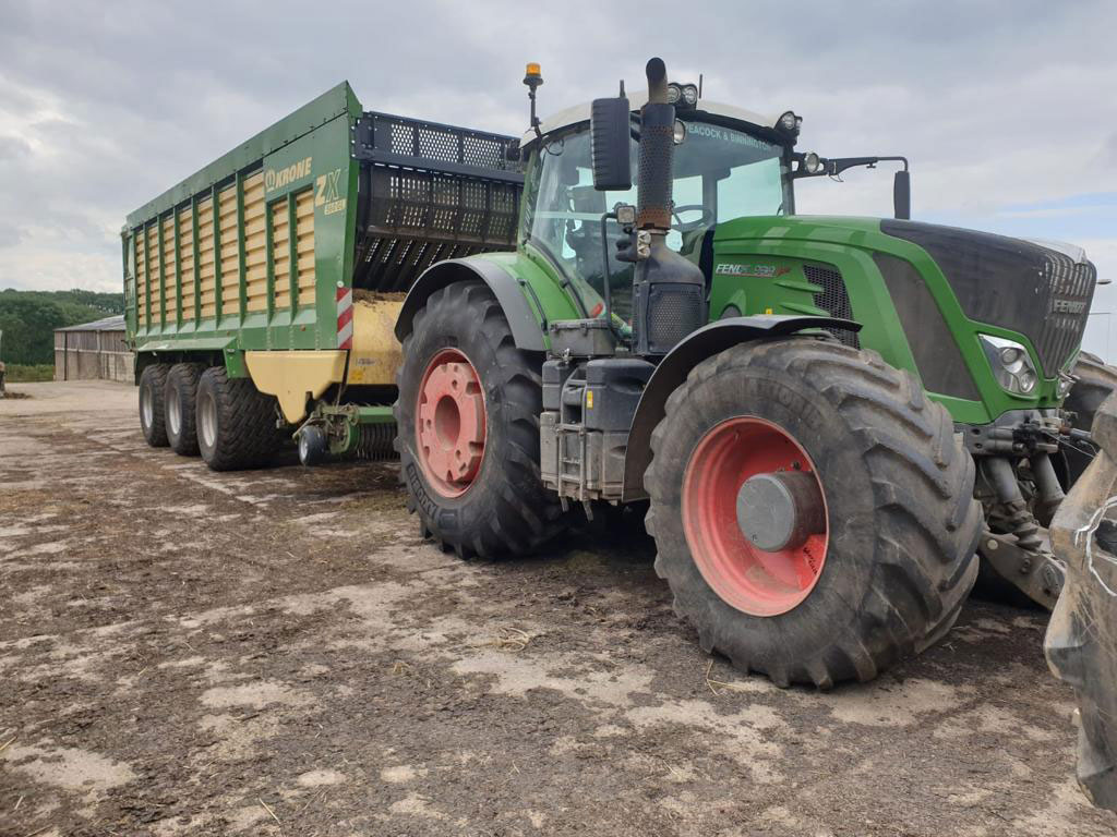 BushTyres's tweet photo. 710/75R42 @MichelinAgriUK AXIOBIB fitted on this @Fendt_UKIreland tractor by our Immingham #Bushmobile team to replace a flat tyre. Check out our range of #Michelin agricultural tyres here: https://t.co/OpgtwUNnAy
#michelintyres #agricultural #tyres #farming #axiobib https://t.co/r7Zo1weAE3