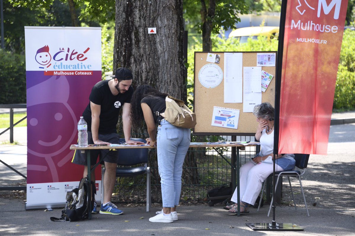 mulhouse's tweet photo. #SummerEstival | Aux Coteaux, avec le #VillageOlympique, petits et grands Mulhousiens profitent de l'été pour s'essayer à différents sports, encadrés par les clubs de la Ville de #Mulhouse, chaque mardi et jeudi devant l'Espace Matisse de l'#AFSCO !👟😎👌 #CitéEducativeMulhouse https://t.co/HT4NjVVt1v