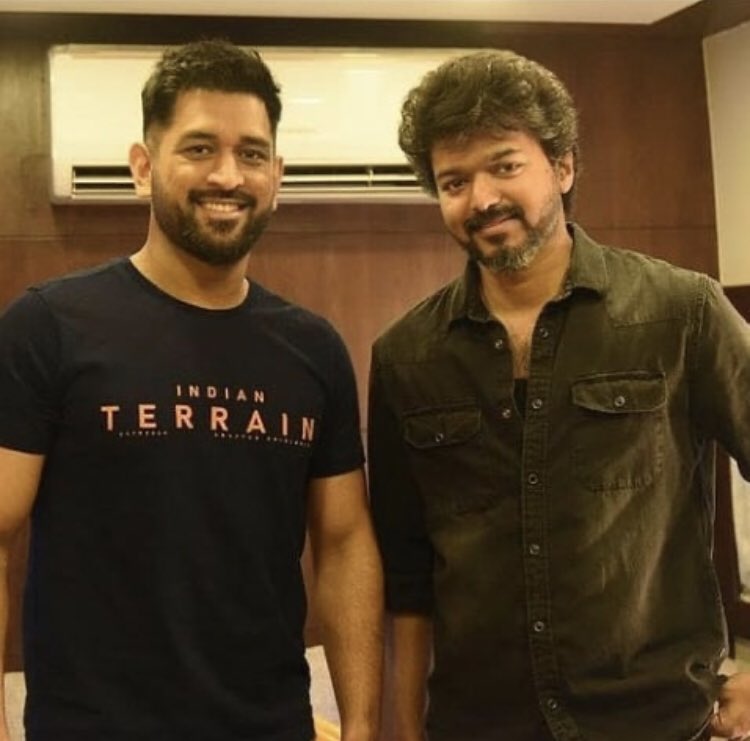 filmfare's tweet image. Thala and Thalapathy reunite!
Check out this awesome click from #MSDhoni and #ThalapathyVijay’s recent meeting.