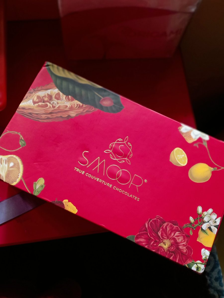 jesse_va's tweet photo. People at @cards_uni really made my day!.. you guys have gone miles ahead to appreciate your customers!.. a standing ovation to you folks👏 💐.. take a bow @cards_uni https://t.co/YyzHVRXAMR