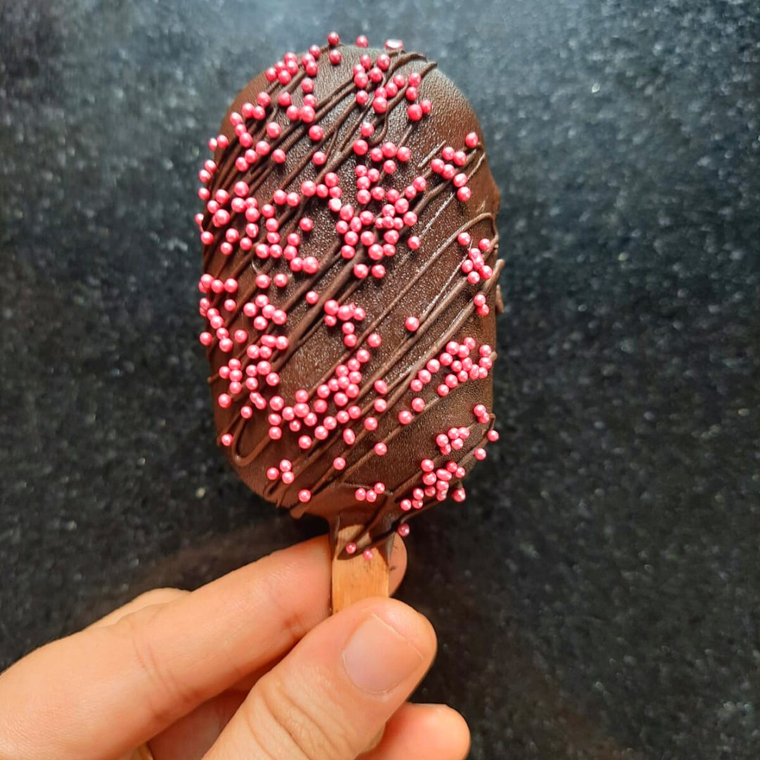 CraftsnCream's tweet photo. It's raining #cakesicles for #rakshabandhan

#rakshabandhanspecial #gifts #rakhigifts #rakhi2021 #happyrakhi #chocolates #geohearts #love #bond #brothersisterlove #rakhsbandhanhampers #celebration #eggless #baker #mumbai #mumbaikar #mumbaifoodie #instagood #panindia #craftsncream https://t.co/rKiymMy09a