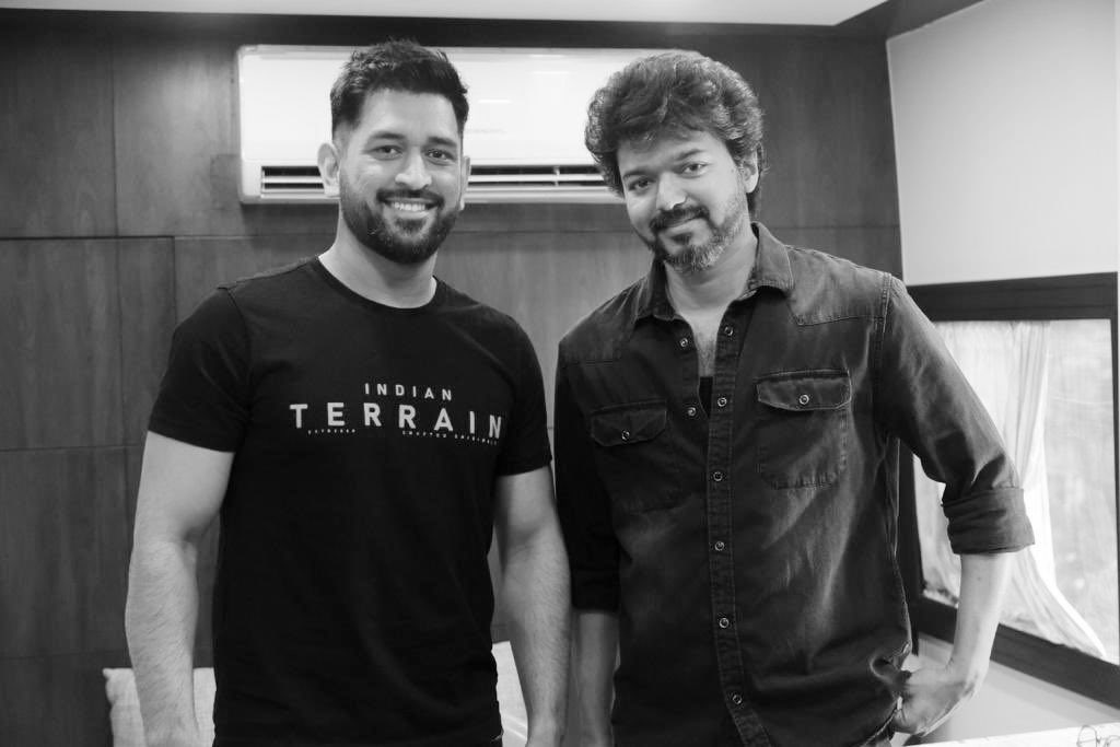 siima's tweet photo. When Thala &amp; Thalapathy meets 🤟🤩🔥
.
.
.
.
.
#siima #ThalaThalapathyReunion #ThalapathyVijay #Thala #Dhoni #Latest https://t.co/gV0znJvtbT