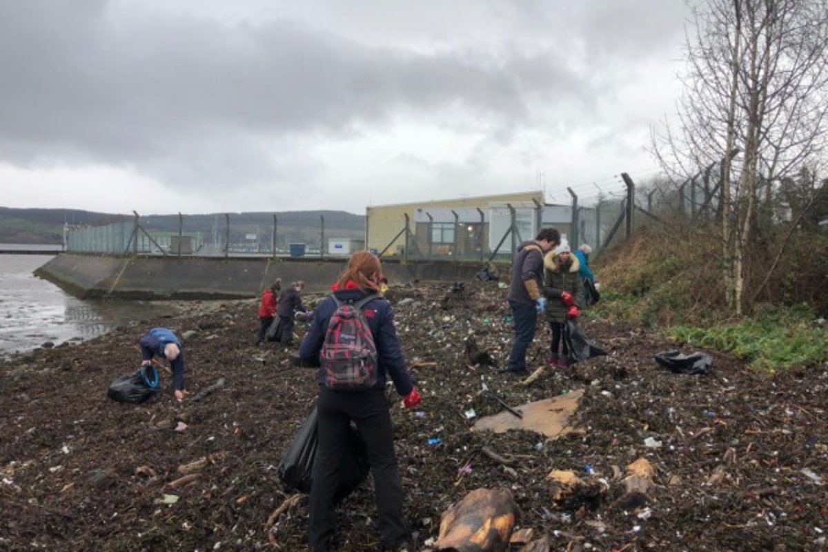 People living in Helensburgh and Rhu are being encouraged to get involved with a community beach clean this weekend.

More information here: helensburghadvertiser.co.uk/news/19508406.…