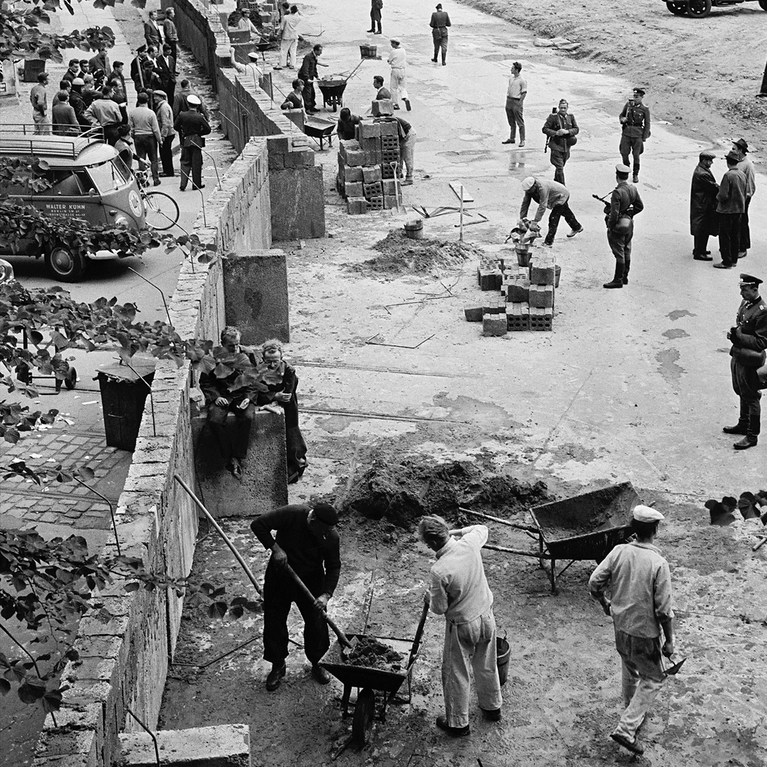cducsubt's tweet photo. Morgen jährt sich der Beginn des #Mauerbau|s in der #DDR zum 60. Mal. Die #Mauer war ein Verhängnis für die deutsche Geschichte und beeinflusste die Schicksale für viele Menschen in #Ost und #West. (1/3) https://t.co/gf8tCfHYkf