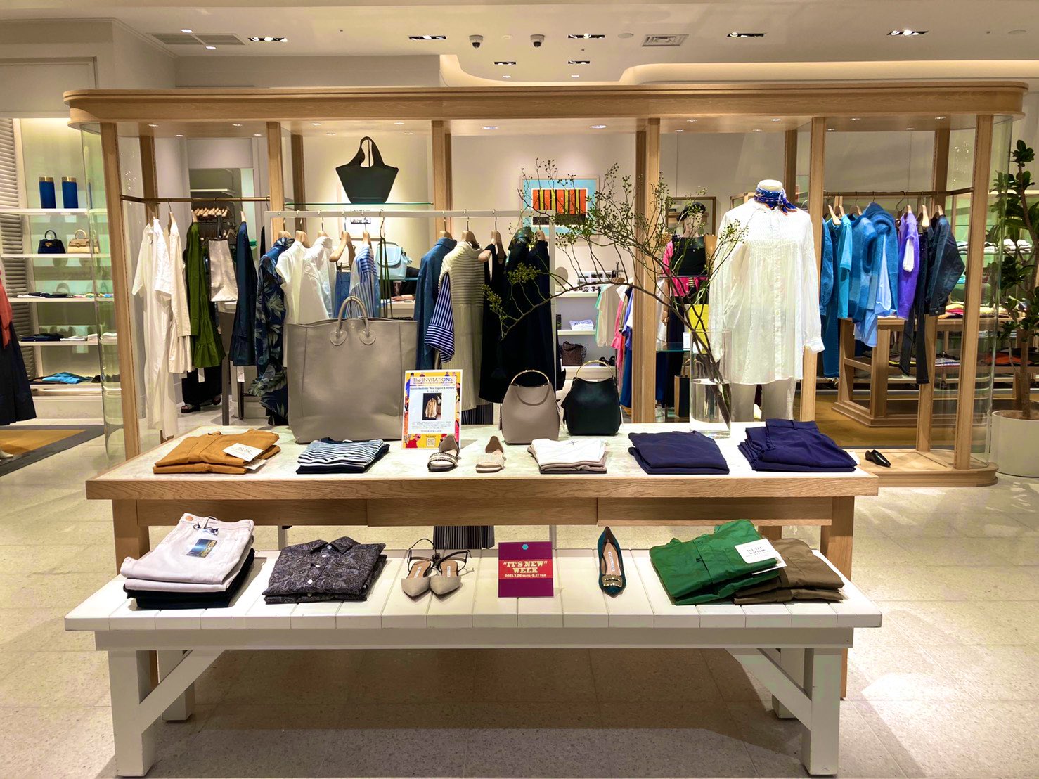 ルミネ池袋 1f トゥモローランド トゥモローランドメンズの Blue Work をご用意 女性らしいスタイリングマニッシュなワードローブを提案します T Co 8kyveqinck Twitter