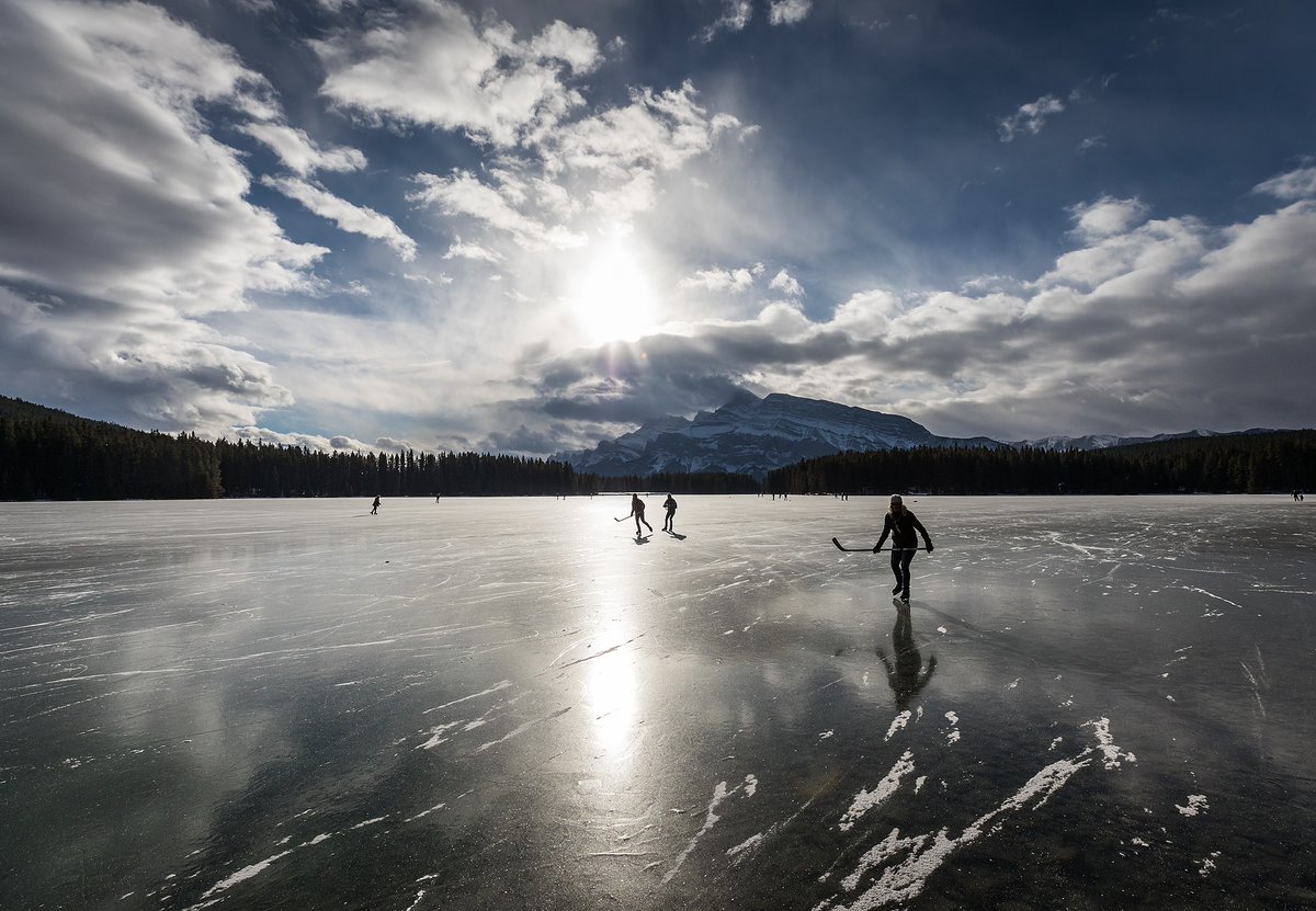 freshtracker's tweet image. The Canadian Rockies becomes a snowy wonderland between December and March. Up for a magical experience? Try ice skating on the frozen lakes in Banff!

bit.ly/3zRBwP0