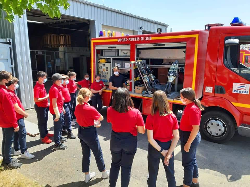 [#JournéeInternationaleDeLaJeunesse] 🚒 
Tu as entre 11 et 18 ans ? Tu souhaites découvrir les gestes qui sauvent et les techniques de lutte contre les incendies ? Dès la rentrée de septembre, deviens jeune sapeur-pompier !
 #JSP
#sdis50
#dominiquelarsonneurmorel
#stephanelauney