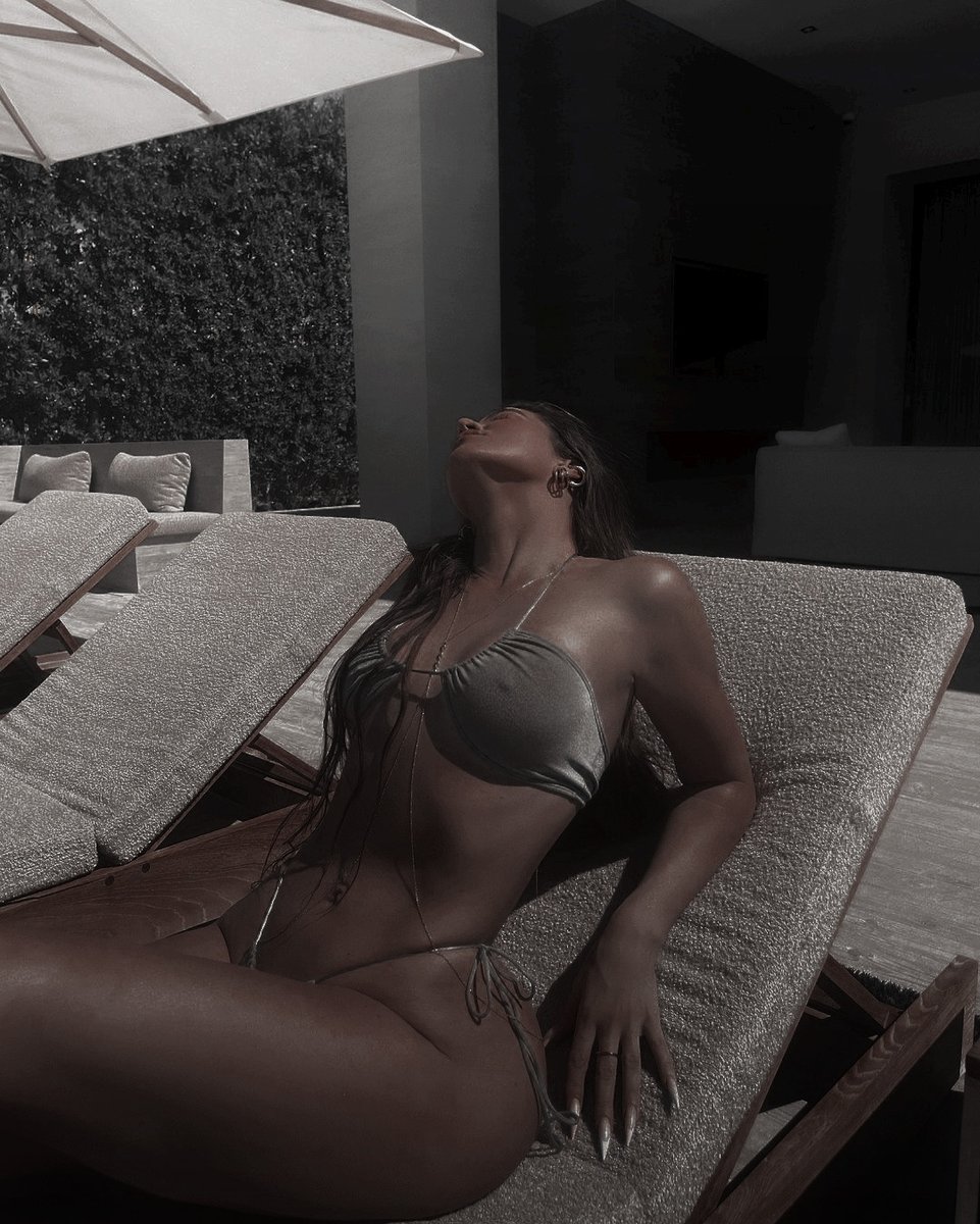ᅠ
ᅠ
ᅠ
ᅠ
⠀ ⠀ ⠀ ⠀
⠀ ⠀ ❜Si quieres saber cuántas
⠀ ⠀ razones tengo para amarte,
⠀ ⠀ tendrás que contar mis
⠀ ⠀ latidos.❜
⠀ ⠀ ⠀ ⠀
ᅠ
ᅠ
ᅠ
ᅠ