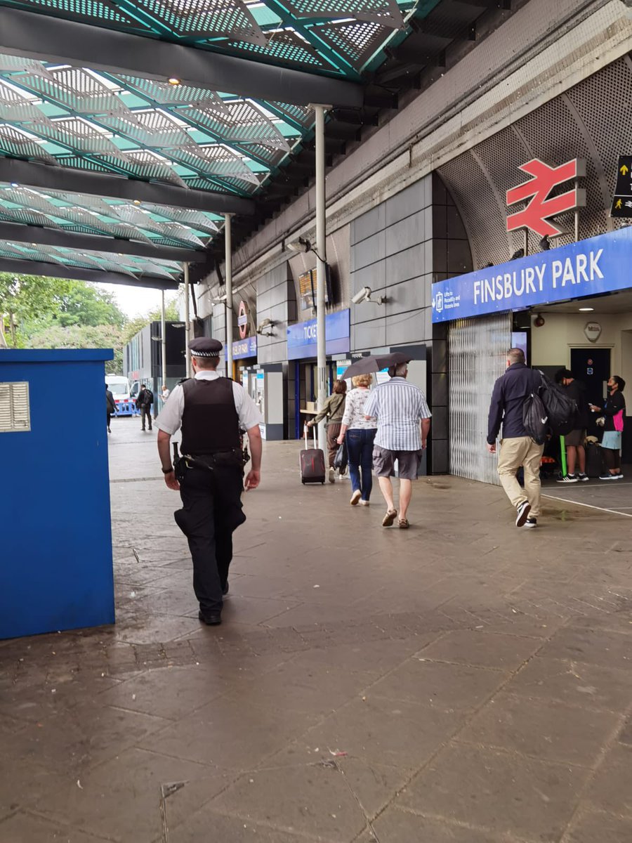 Officers have been out on patrol this morning, covering MORAY ROAD, N4 speaking to residents about local issues and conducting patrols around Finsbury Park Station 👮🏻‍♂️🚔  

#YourSNT #NeighbourhoodPolicing