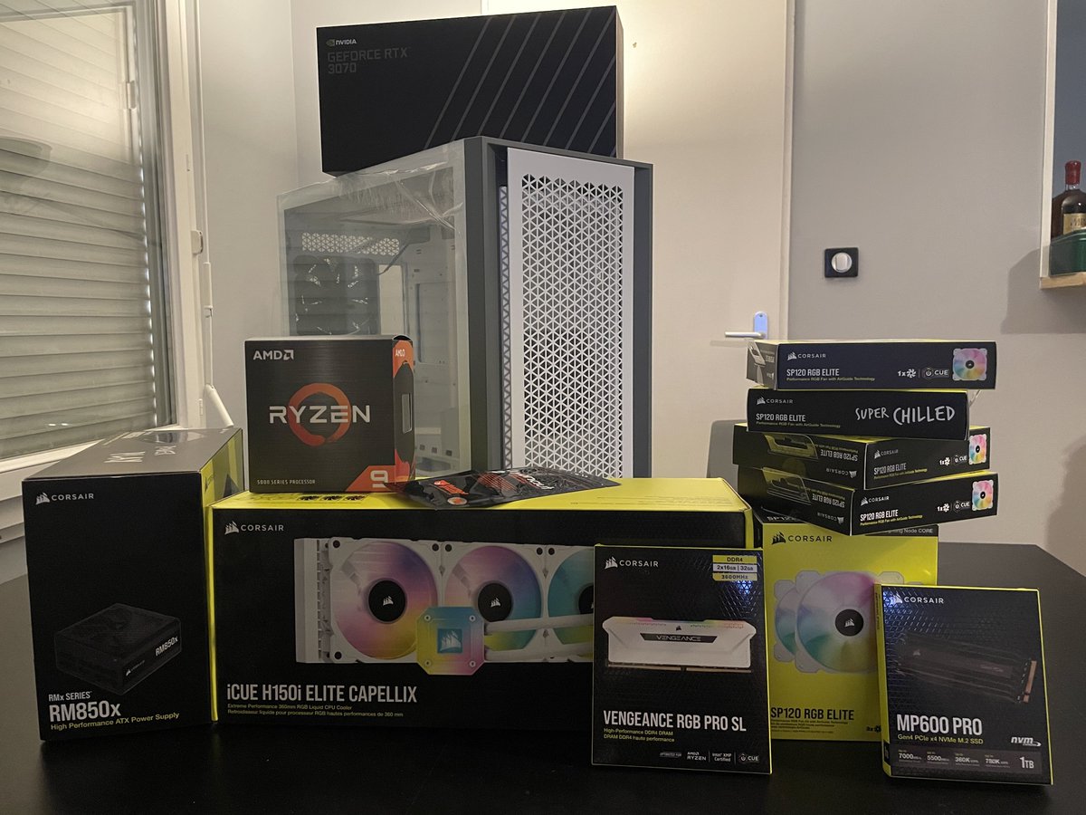 Qyoon_FR's tweet photo. Bon à 13H vous êtes libre ?
J'ai un truc a faire en votre compagnie.
Le pc de @zayung_zy  ! https://t.co/3PJNf9AJyL