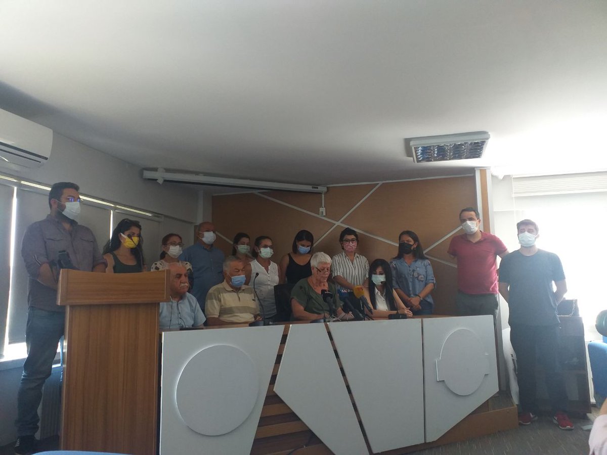 Dün Ankara Altındağ'da gerçekleşen faşist saldırılar sonrası basın açıklaması gerçekleştirildi. 
Mültecilerin ülkelerinden ayrılmalarına, katliamlara sebep olanlar yeni katliamları örgütlüyorlar. Bu saldırıların faili, Konya'da, Sivas 'ta olduğu gibi faşist devlettir!
#Altındağ