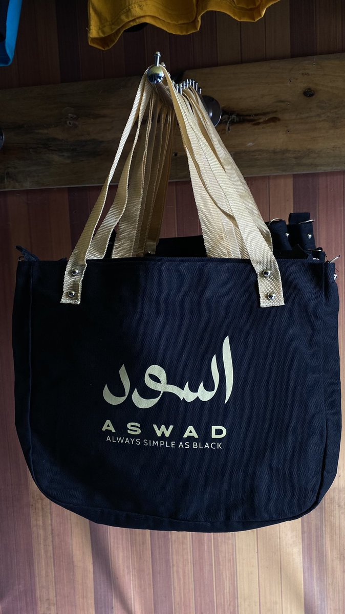 Always simple as black 🖤 #aswad #black #blackabaya #blacklover #hitam