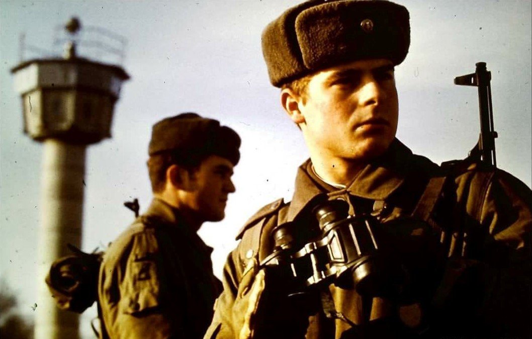 народная милиция гдр. гдр в ролях. гдр в ролях. офицеры 1986 фильм. полковник нна гдр.