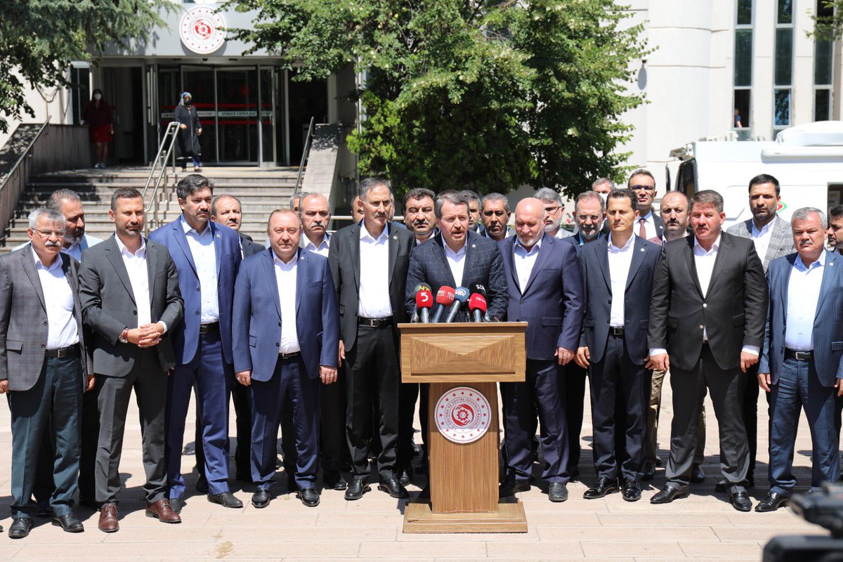 Kamu İşveren Heyeti 6. Dönem Toplu Sözleşme masasına 2022-2023 yıllarını kapsayacak yaklaşık 7 milyon vatandaşımızı doğrudan ilgilendiren zam teklifinin ilkini sundu.
2022 yılı 5+6
2023 yılı 6+6
Piyasa gerçeklerinden uzak bu teklif revize edilerek masaya tekrardan gelinmelidir.