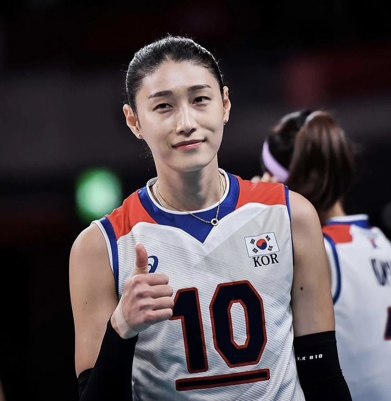 영원한 캡틴 김연경선수님의 국가대표 은퇴 기념 알티이벤트 
[CAPTAIN KIM]이 각인된 빨간색 각인빨대, 네이비색 각인빨대 각 한 분씩 뽑겠습니다!

캡틴 정말 수고 하셨습니다 
앞으로도 펼쳐질 캡틴의 배구인생 응원하겠습니다!