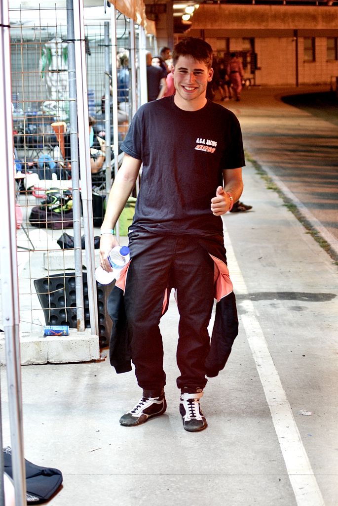 Hoy tenemos presentación!!!

Un tio que le pega al karting, un tio que le pega a GT Sport, un tio que le pega con mando, un tio que le pega con volante, un tio que en general, pega. Y pega muy bien, líder en el mercado, <a href="/Lok_TYTE/">Lok-TYTE</a> 

Se trae su aquarius de casa, transpaso gratis.