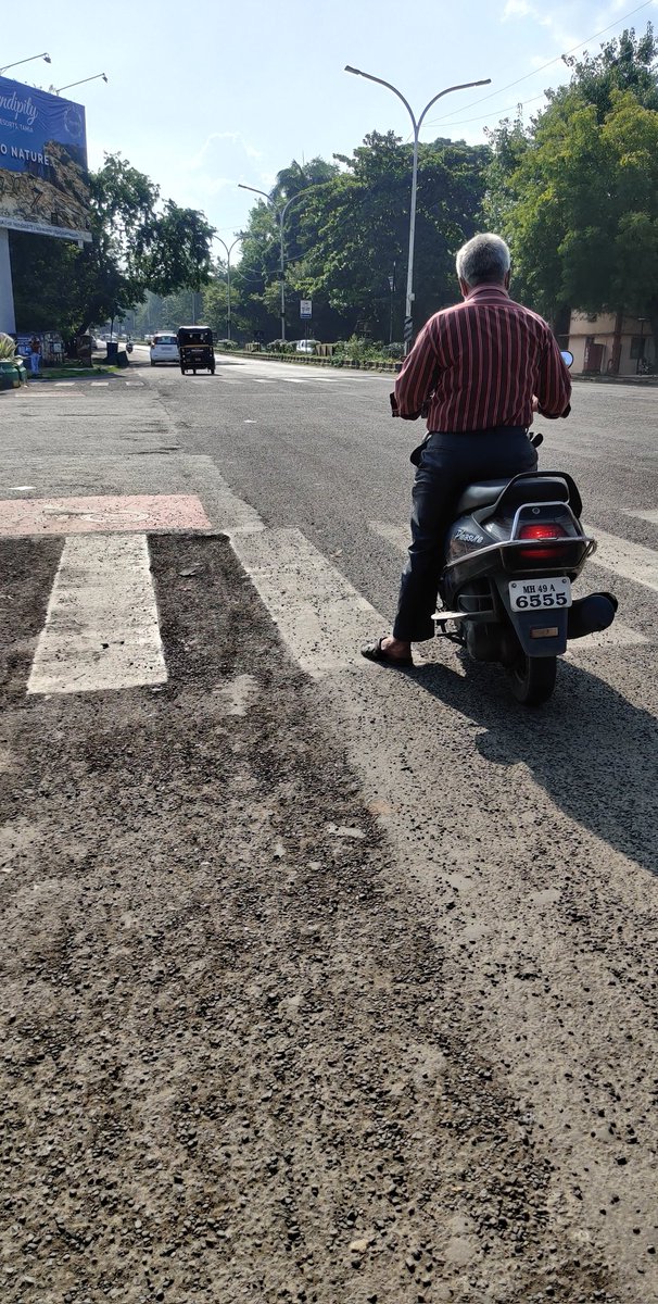 RoadRunnerDiary's tweet photo. Feels like uncleji got all the rights to:
1. Stop way ahead, at pedestrian crossing.
2. Ride helmet-free.
3. Smoking while doing all of the above!
@nagpurcp @NagpurPolice @trafficngp 

Location: Bole Petrol Pump Sq.
Date: 11th Aug 2021
Time: 04:04:04pm https://t.co/i0vUXuCTmj