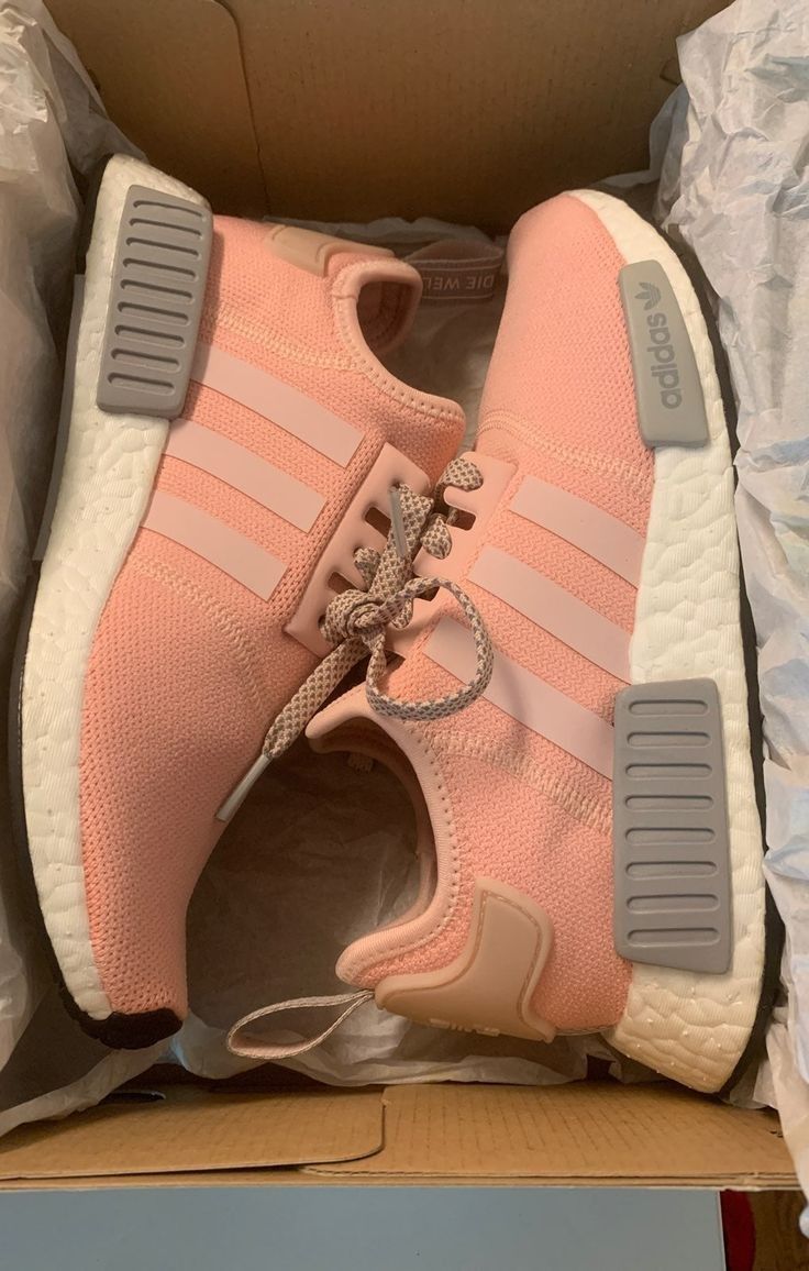 convboss's tweet image. ᅟ
Hoje de manhã chegou esses mimos da @Adidasrpbr, ser embaixadora da marca é receber presentinhos e plantas, uma vibe bem vegana e tals. Obrigada, mamãe Adidas, love u. 
ᅟ