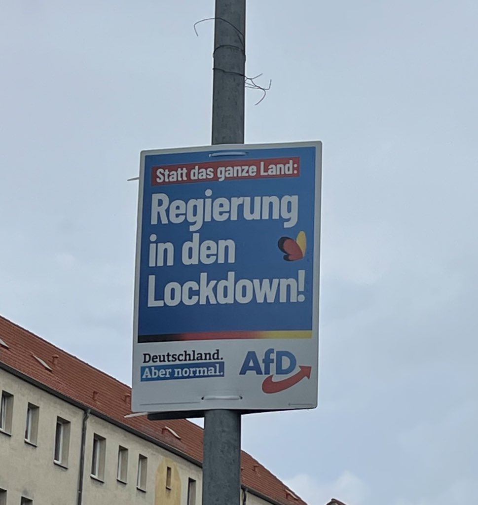 amelianein's tweet image. Liebe AfD, 
da ist ein Grammatikfehler auf eurem Plakat. Nach "statt" folgt entweder Genitiv ("des ganzen Landes") oder Dativ ("dem ganzen Land"). Nominativ ist leider falsch und bestimmt auch gegen die deutsche Leitkultur oder so. Schade.
LG Amelia