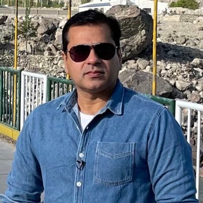 NOORMOH83764019's tweet photo. بندہ بہادر , نڈر اور کردار کا صاف ہو تو یہ معمولی لگڑ بگڑ ان کے سامنے نہیں ٹھہر سکتے,
آپ واقعی آئندہ نسل کی جنگ لڑ رہے ہو.. 
اس جنگ میں ہم سب اپ کیساتھ ہے, 👍
جیو ہزار سال عمران ریاض خان ❤
#خونی_لبرلز_بےلگام 
@ImranRiazKhan ❤ https://t.co/8QSQ5Z6unz