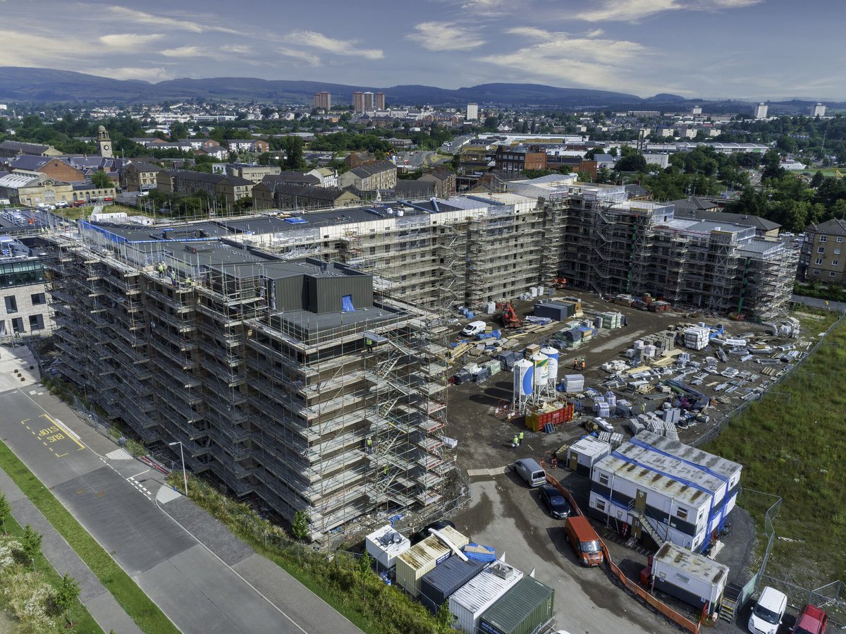 CCG_Scotland's tweet photo. 1/2 Check out the latest progress photos of the #QueensQuay Regeneration in Clydebank. Comprising 146 homes and 4 commercial units, works are being carried out on behalf of Cube HA, a member of Wheatley Group, Clydebank HA and @WDCouncil. https://t.co/sA6BQJLByC