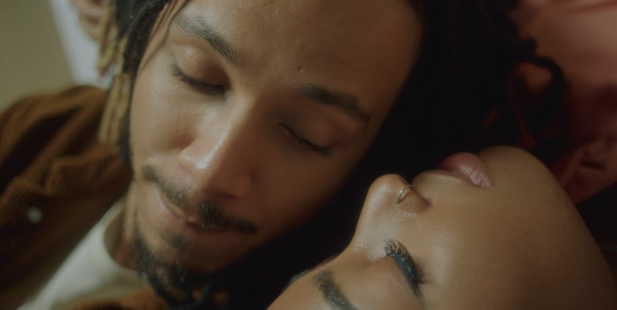 wepluggoodmusic's tweet image. UK rap artist and producer kiNOTES is premiering his new &apos;LOVE &amp;amp; WAR&apos; video with us today. He has also shared a commentary on the making of the record and the inspiration behind it ❤️+⚠️

Watch it here: bit.ly/kiNOTESxWPGM

#WPGMPremiere #kiNOTES