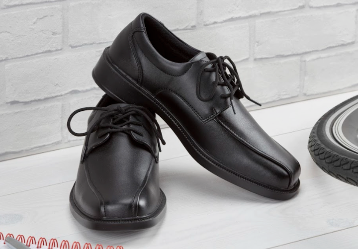 TreadsOfficial's tweet photo. 💥  Buy TURIN school shoes - Now from just £35! 💥 
https://t.co/2ucGr8OqPP
Free delivery. Free returns. Lower price👞

#TreadsSchoolShoes #school2021 #schooluniform https://t.co/sHkAiBpoaY