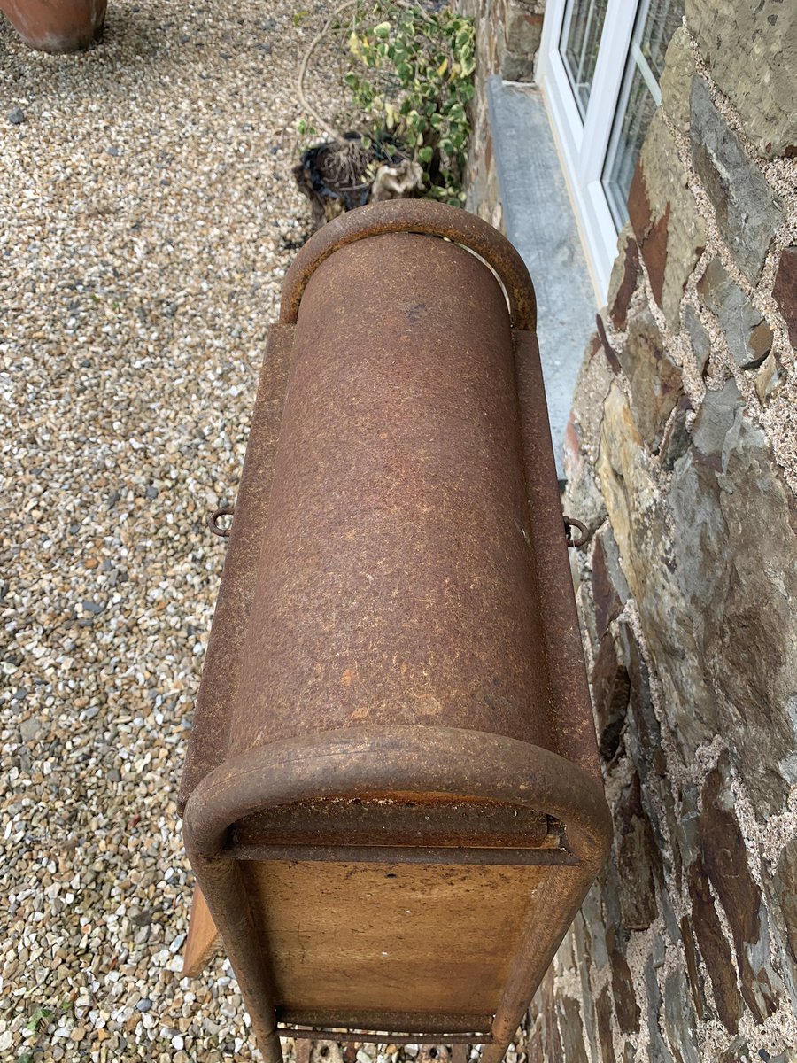 UKREST0RATI0N's tweet photo. A rarely seen garage forecourt stand that has arrived for her restoration. 

#ukrestoration #clientproject #shell #bp #restoration #petroliana #restorationproject #motoroil #garage #vintagemotoring  #vintagegarage #automobilia #forecourt #oilcabinet #vintageshell #vintagebp
#oil https://t.co/RETTFJBxoo