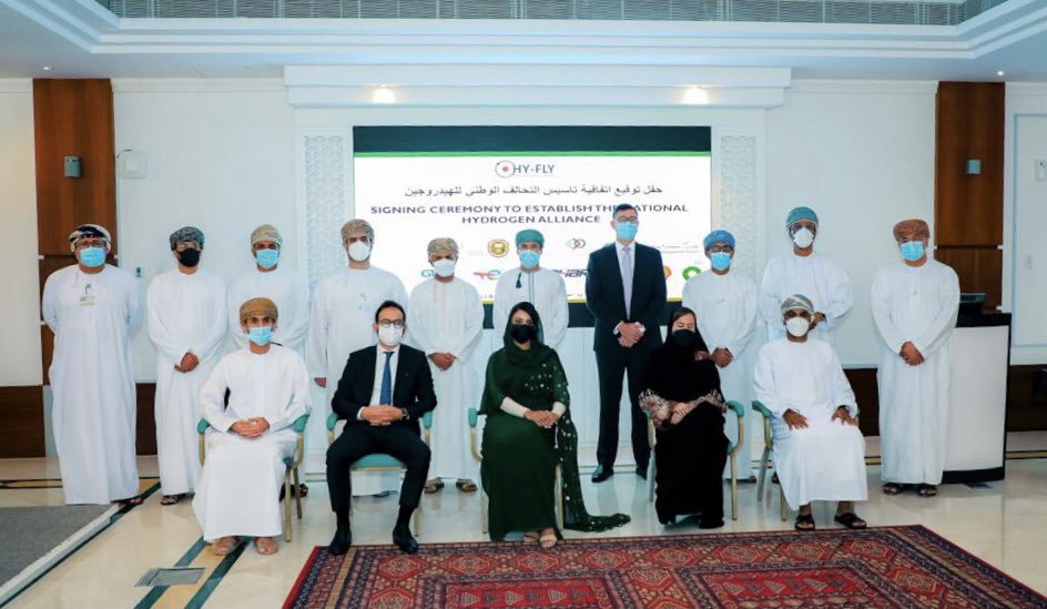 WalidHadi18's tweet photo. قامت @Mog_Oman اليوم بتدشين التحالف الوطني للهيدروجين “Hy-Fly” و الذي يهدف الى:

✅ التوجه إلى استخدام الهيدروجين النظيف
✅ التحول إلى اقتصاد منخفض الكربون
✅ تنويع مصادر الطاقة
✅ دعم أمن الطاقة في السلطنة

معاً نحو مستقبل طاقة مستدام!
@Oman_Shell https://t.co/ewGoc1YJmY