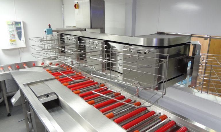 TrakSystemsUK's tweet photo. We offer both powered, non-powered, inlet and outlet #DishwashConveyors to suit your individual catering demands, with different, optional functions available for use with each conveyor system.

See our range of #conveyors over on our website: https://t.co/VTEUJkBGEE https://t.co/j7paebPU3i