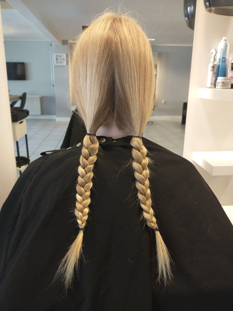 Travellersofthe's tweet photo. M'n haar voor de derde gedoneerd aan stichting haarwensen! En gelijk m'n nieuwe bril opgehaald. Hele verandering zo op een dag ;) https://t.co/8EUkb84mjj