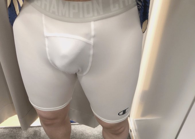 チャンピオンのスパッツかわいくてビンビン https://t.co/y5DL6tUro7
