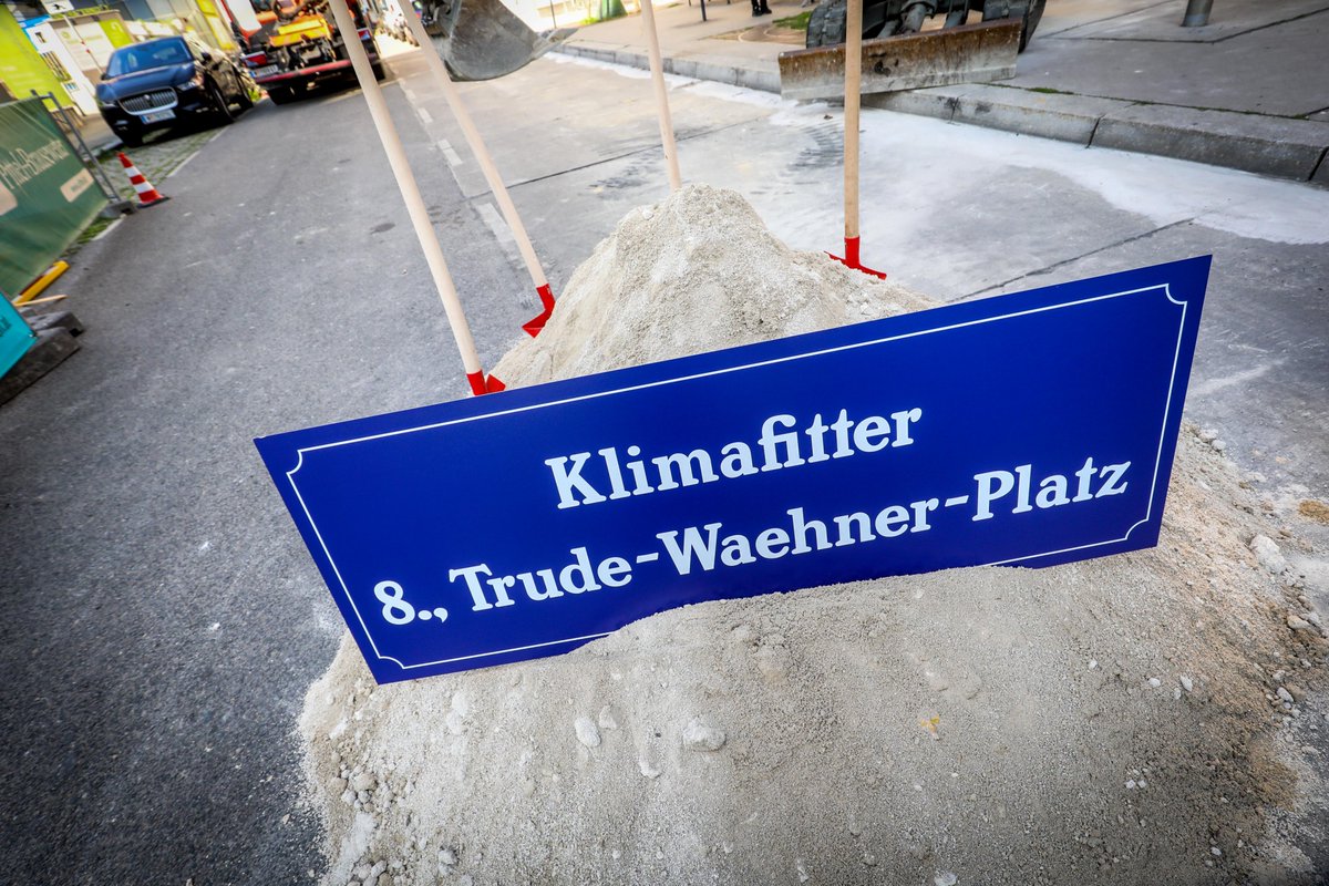 🌳Der Trude-Waehner-Platz in der Josefstadt wird klimafit. Die Umbauarbeiten zwischen der Skodagasse und der Alserstraße wurden jetzt gestartet. Auf dem 800m2 großen Platz gibts künftig neue Bäume, Stauden, einen Quellstein, Trinkbrunnen und viele Sitzmöglichkeiten. 📷Fürthner