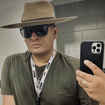 RobertRoEc's tweet photo. #NuevaFotoDePerfil https://t.co/L18CkCCJ3v