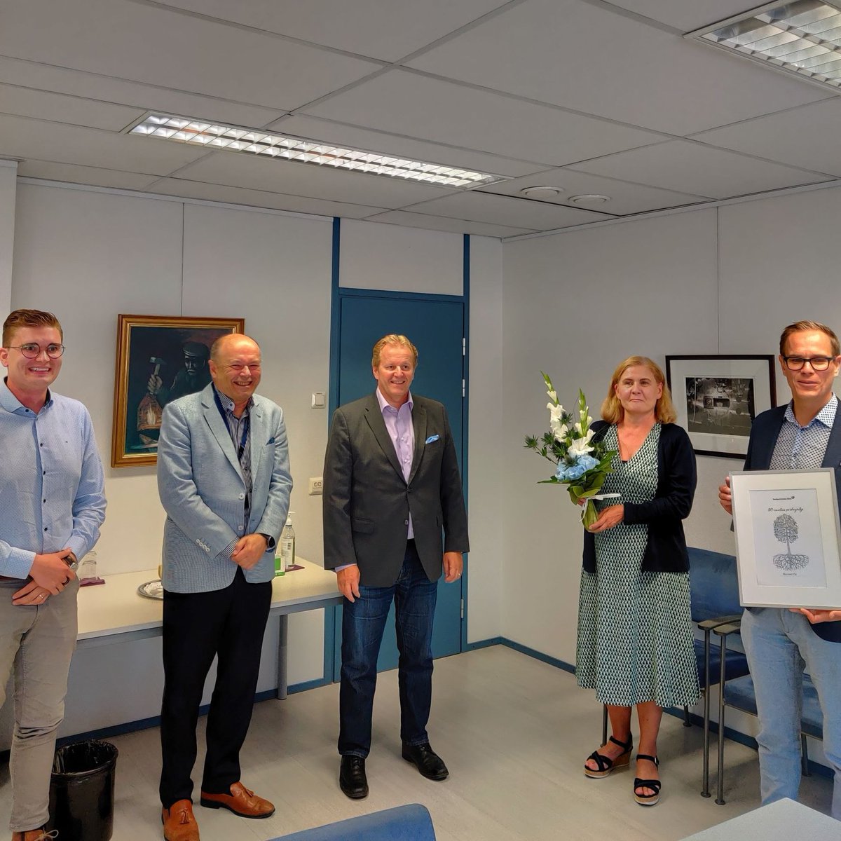 #Perheyritys #Meconet on tänä vuonna päässyt 80 vuoden ikään ja tänään saimme <a href="/MPellinen/">Mikko Pellinen</a> ja <a href="/KristaElo/">Krista Elo-Pärssinen</a> kanssa olla juhlistamassa tätä Timo Parmasuon, Tomi Parmasuon ja Juuso Virtasen eli kolmen omistajasukupolven kanssa. Onnea!